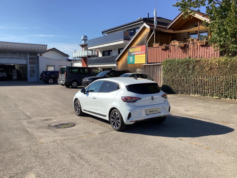 Fahrzeugabbildung Clio V Techno Full Hybrid E-Tech 145 Bild 4 von 16