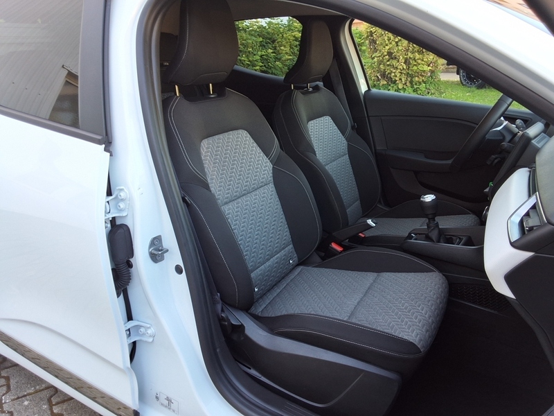Fahrzeugabbildung Clio V TCe 90 Evolution Bild 11 von 15