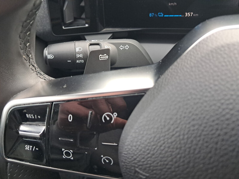 Fahrzeugabbildung Megane E-TECH SHZ RFK Bild 16 von 18