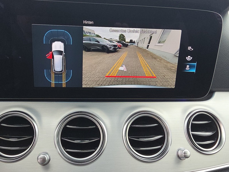 Fahrzeugabbildung E 300 Navi Rückfahrkamera Allrad Sitzheizung Bild 13 von 15