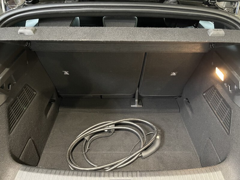 Fahrzeugabbildung Megane E-TECH Techno EV60 220 PS Optimum Charge  Bild 32 von 50