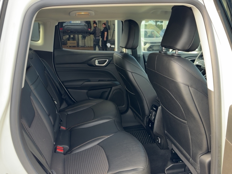Fahrzeugabbildung Compass  High Upland Plug-In Hybrid 4xe Bild 12 von 15