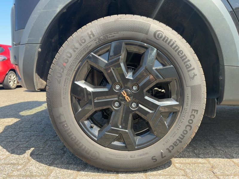 Fahrzeugabbildung Sandero Stepway Extreme TCe 110 Bild 6 von 26