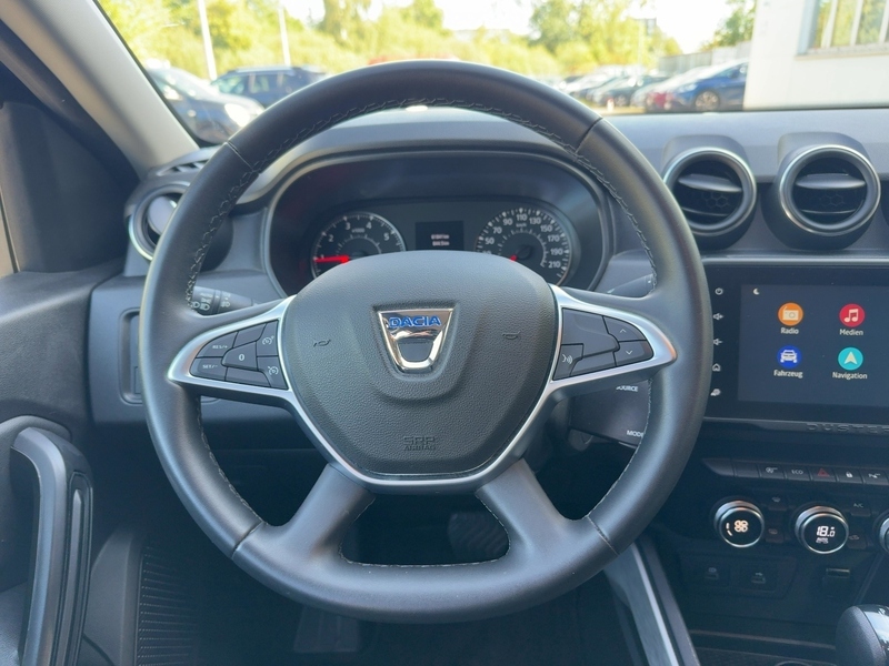 Fahrzeugabbildung Duster Prestige TCe 150 EDC 2WD+CARPLAY+SHZG+KAMERA+ Bild 9 von 15
