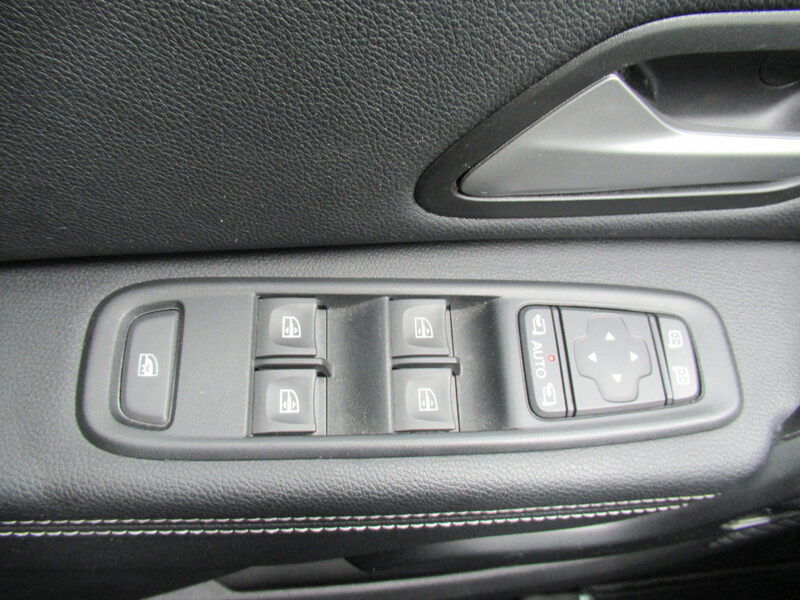 Fahrzeugabbildung Duster ABS Fahrerairbag SERVO Bild 14 von 30