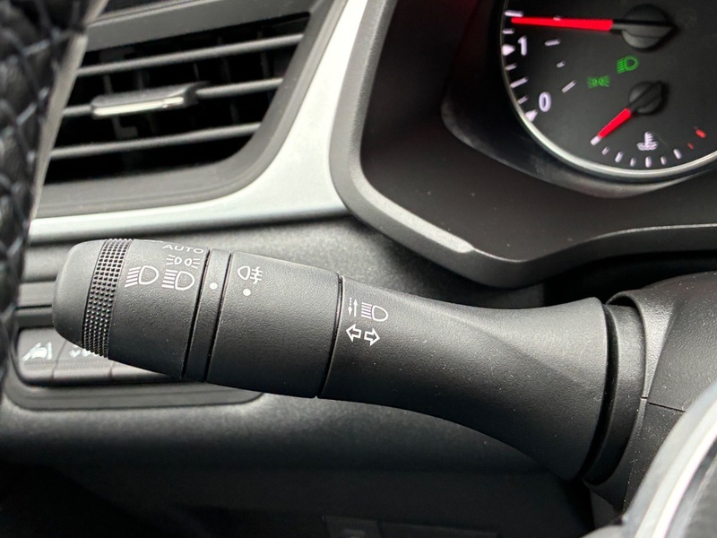 Fahrzeugabbildung Captur +Automatik+PDC+ Bild 26 von 47