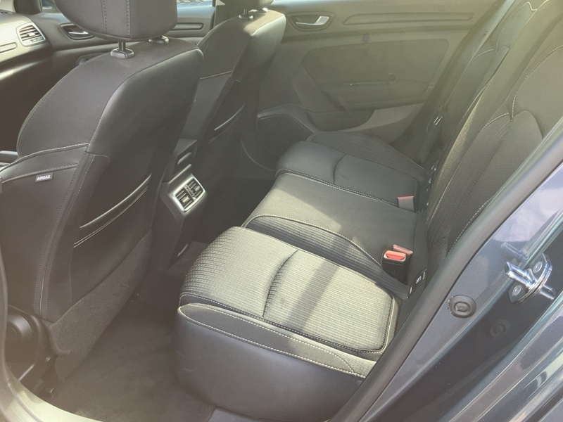 Fahrzeugabbildung Megane Automatik Bild 8 von 17