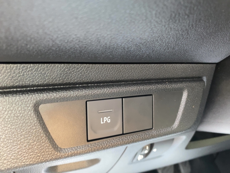 Fahrzeugabbildung Sandero Stepway Expression TCe 100 ECO-G Bild 14 von 21