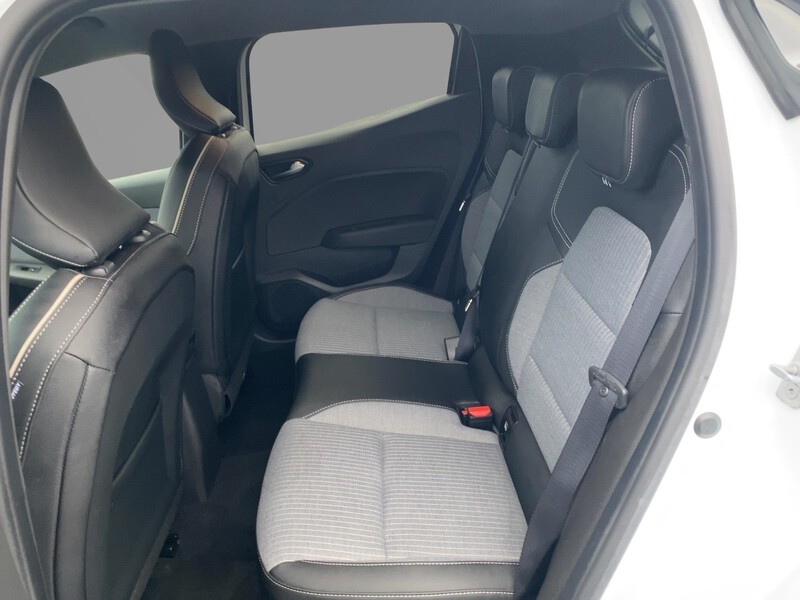 Fahrzeugabbildung Clio Techno TCe 90 Bild 8 von 21