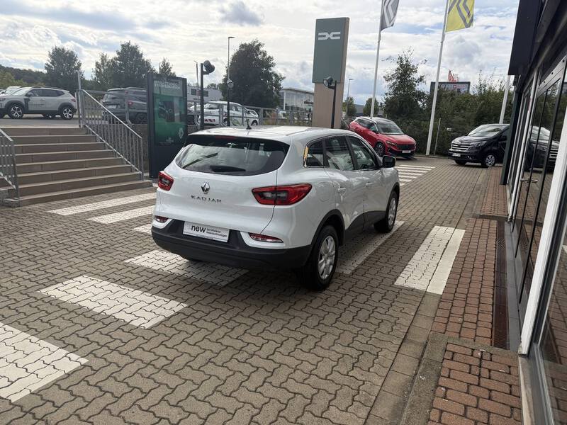 Fahrzeugabbildung Kadjar  Entry TCe 140 GPF Bild 7 von 38