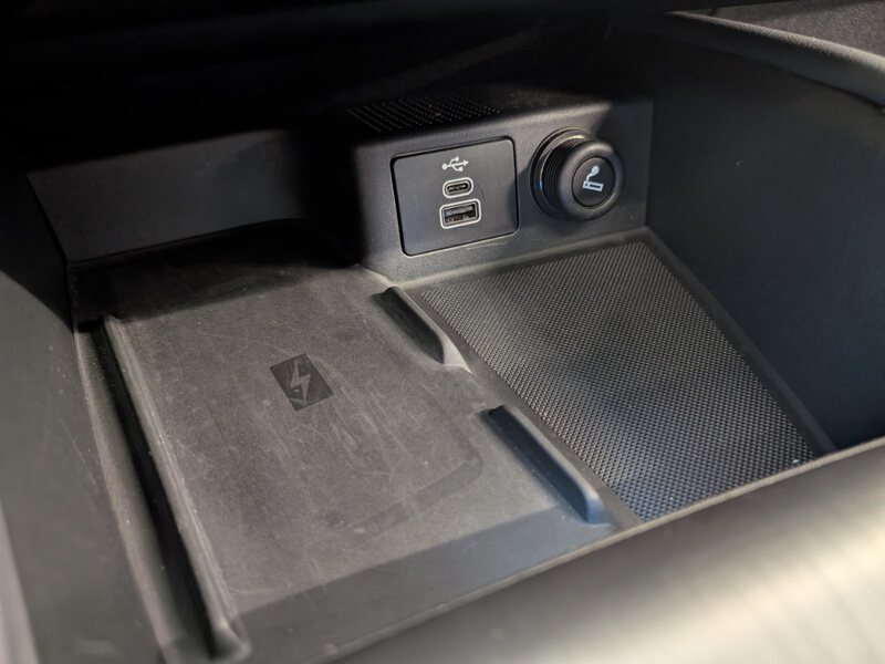 Fahrzeugabbildung Kuga 1.5 EcoBoost ST-Line X 4-Jahre FGS Bild 22 von 47