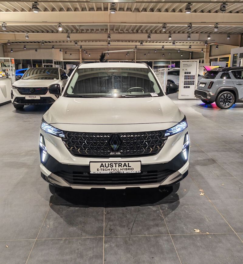 Fahrzeugabbildung Austral Esprit Alpine Full Hybrid E-Tech 200 Bild 2 von 45