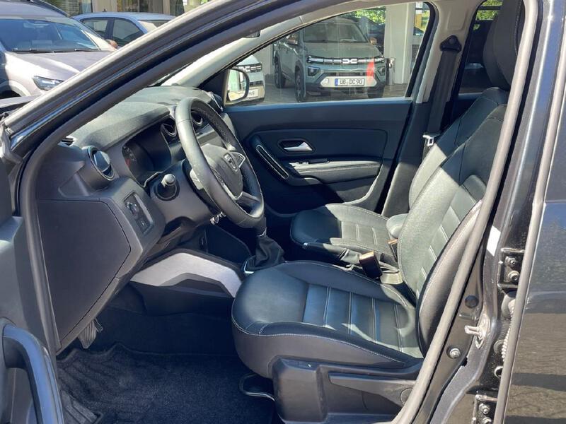 Fahrzeugabbildung Duster Prestige Bild 3 von 9