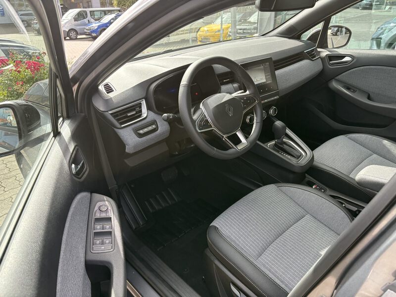 Fahrzeugabbildung Clio Full Hybrid 145 Techno Bild 8 von 10