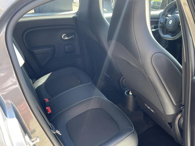 Fahrzeugabbildung Twingo III TWINGO E-Tech 100 Bild 8 von 25