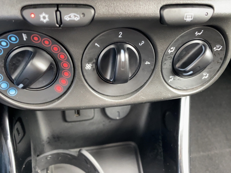 Fahrzeugabbildung Corsa 1.4 ON ecoFlex 90PS Bild 19 von 21