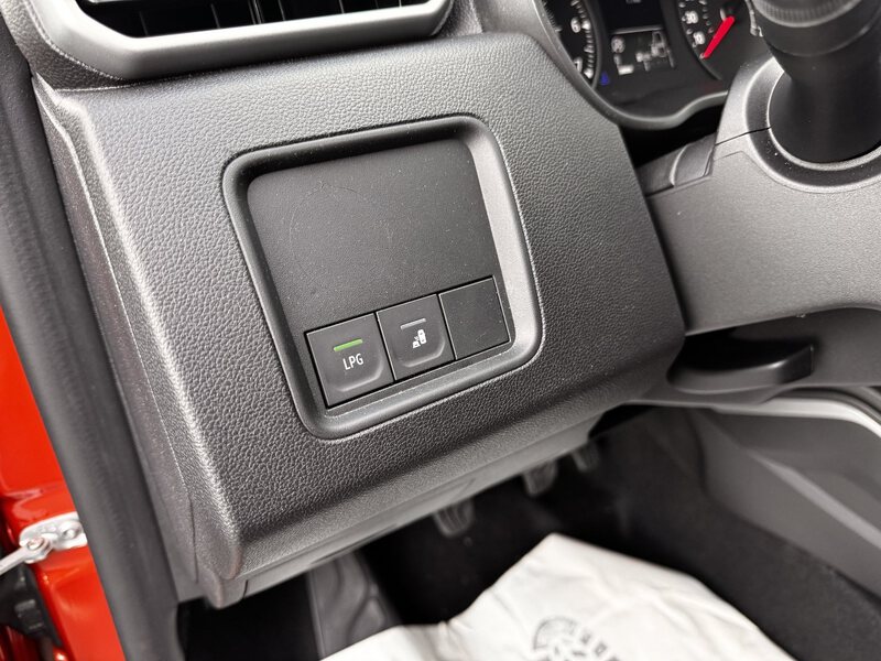 Fahrzeugabbildung Duster NAVI+SITZH+RFK Bild 16 von 21