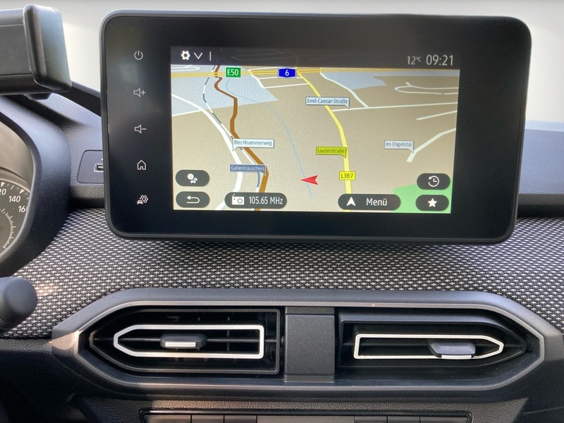 Fahrzeugabbildung Sandero KlimaAT Navi SHZ Bild 11 von 17