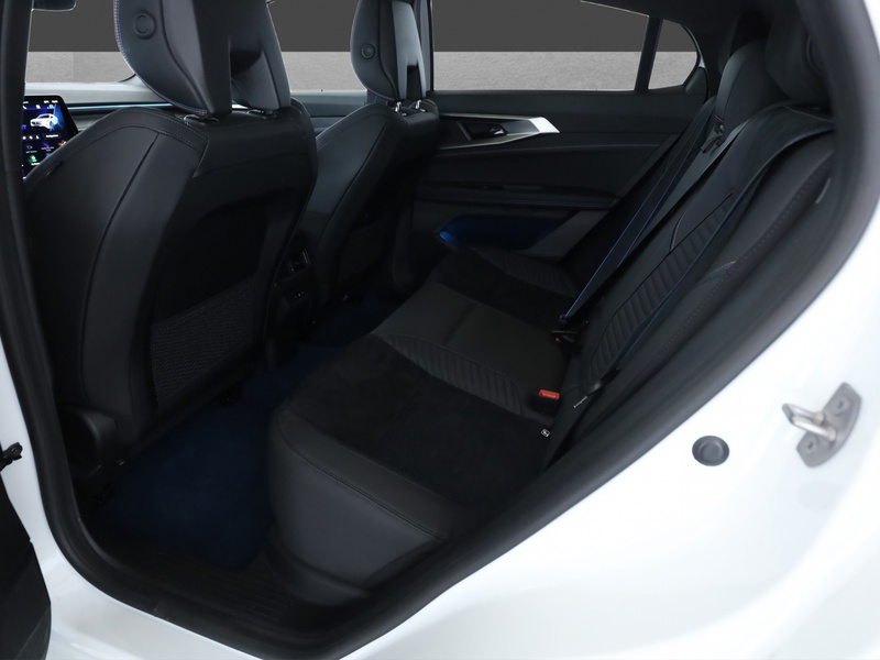 Fahrzeugabbildung Rafale Esprit Alpine E-Tech Plug-in Hybrid 300 4x4 Bild 9 von 15
