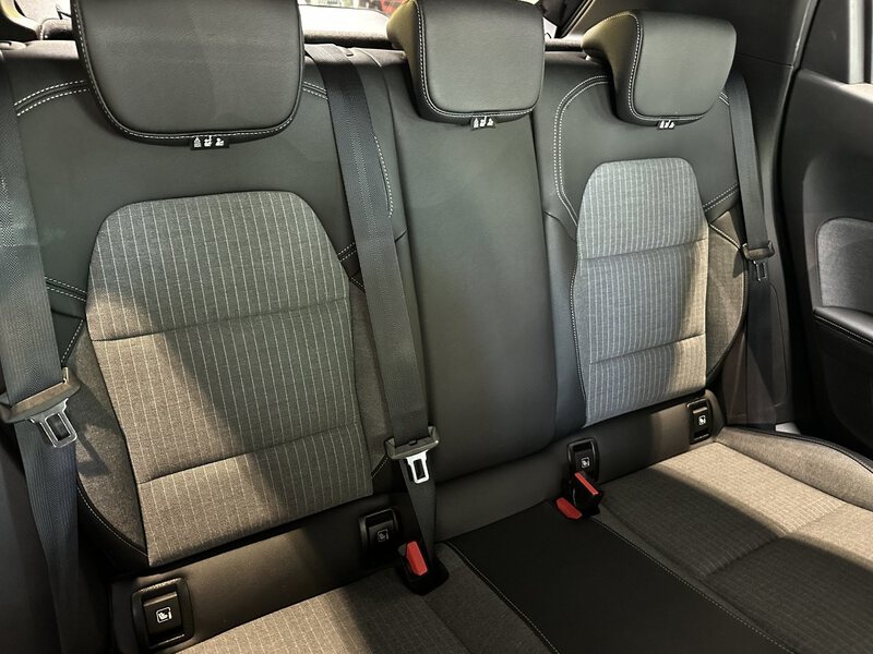Fahrzeugabbildung Clio LUTECIA TCe 90 Bild 11 von 50