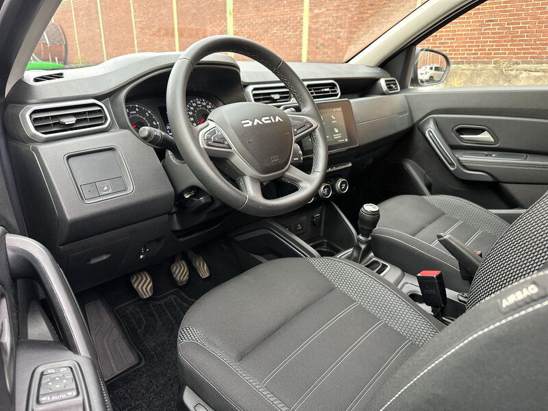 Fahrzeugabbildung Duster Scheckheft 360° Bild 10 von 20