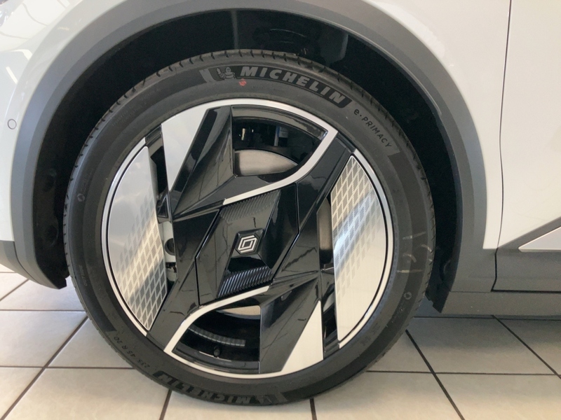 Fahrzeugabbildung Scenic E-Tech 100% ele Iconic 220 Long Range Bild 6 von 13