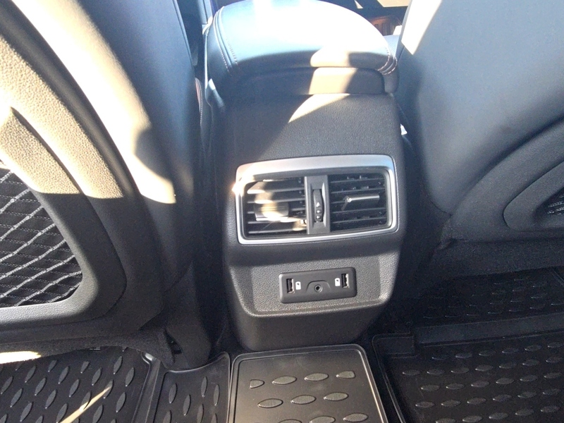 Fahrzeugabbildung Koleos INITIALE PARIS TCe 160 EDC Bild 17 von 20