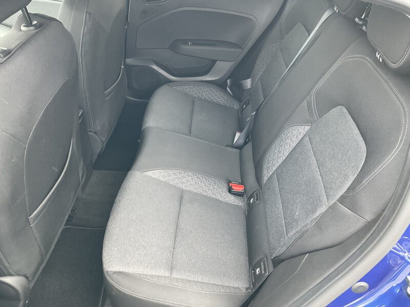 Fahrzeugabbildung Clio *Navi* PDC* Bild 18 von 18