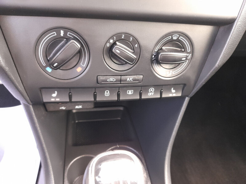 Fahrzeugabbildung Rapid Spaceback (NH)(09.2013 Bild 14 von 15