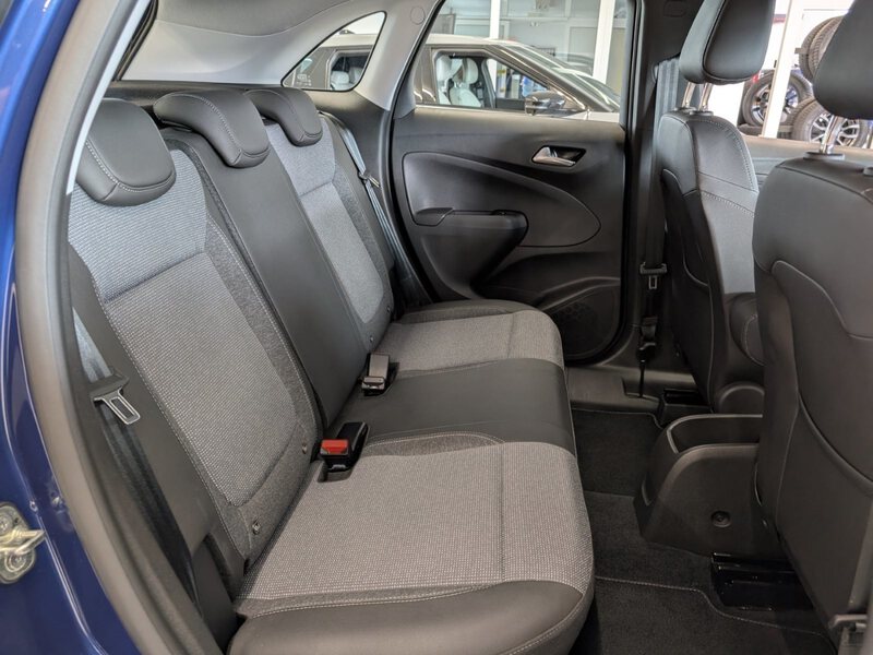 Fahrzeugabbildung Crossland 1.2 Elegance CarPlay Tempomat Bild 11 von 34