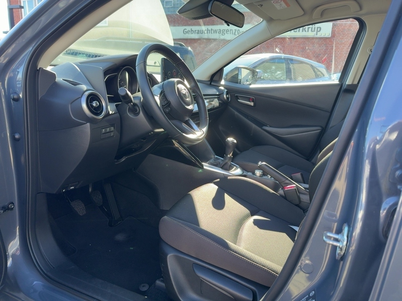 Fahrzeugabbildung 2 1.5 SKYACTIV-G 75 Exclusive-Line Bild 12 von 15