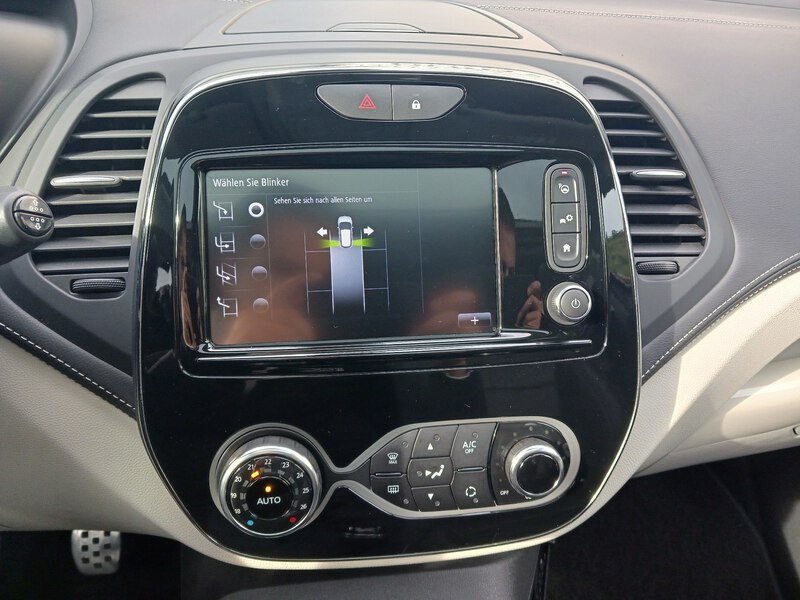 Fahrzeugabbildung Captur Initiale Paris TCe 120 Start&Stop MT  Bild 23 von 30