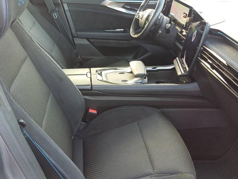 Fahrzeugabbildung Austral Iconic Esprit Alpine Hybrid 200 Bild 11 von 16
