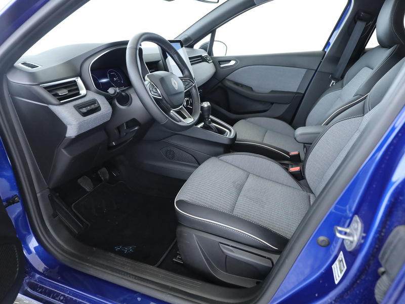 Fahrzeugabbildung Clio NAVI PDC KLIMA LM-Felgen BT ZV Bild 4 von 9