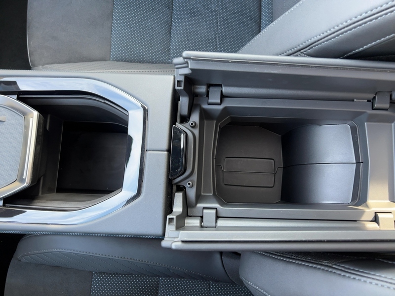 Fahrzeugabbildung Rafale 1.2 Plug-in Hybrid Atelier Alpine 300 Bild 16 von 30