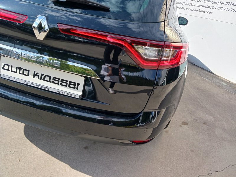 Fahrzeugabbildung Megane Grandtour Limited Deluxe TCe 140 MT  Bild 9 von 29
