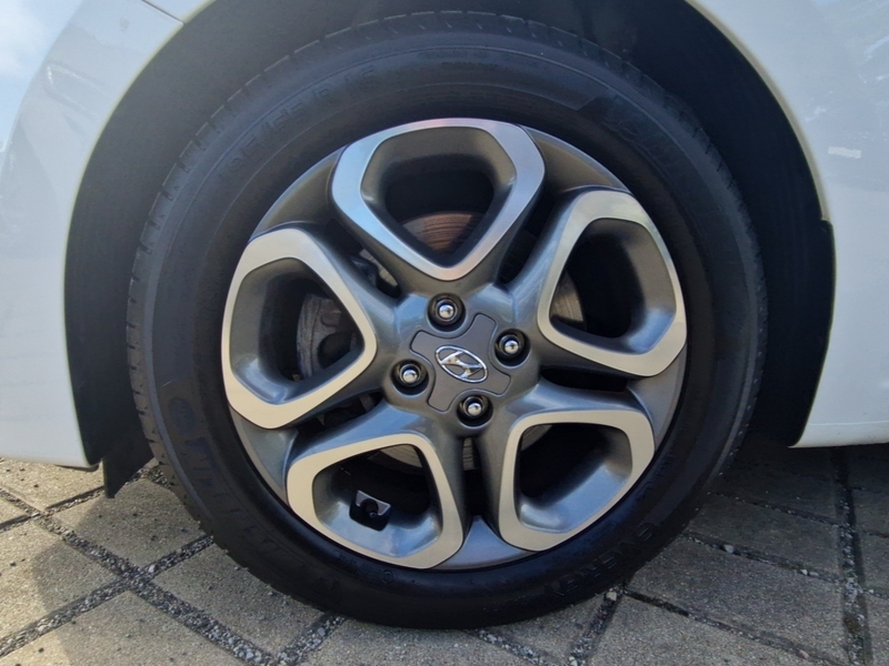 Fahrzeugabbildung i20 1.0 Advantage + (101PS) Bild 7 von 16