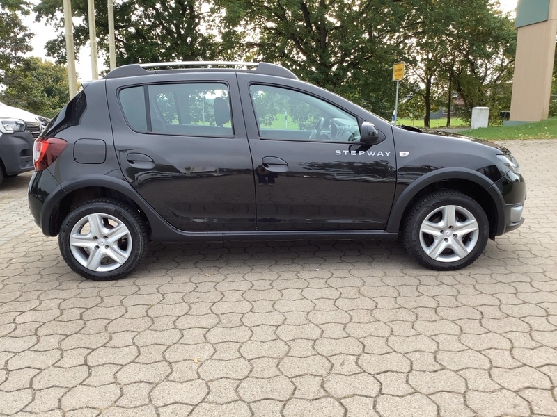 Fahrzeugabbildung Sandero Stepway Celebrat Bild 5 von 15