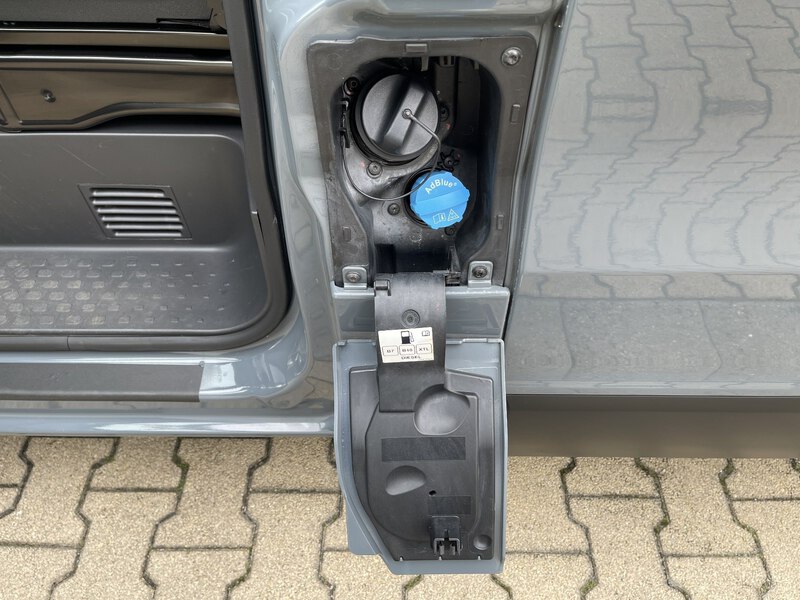 Fahrzeugabbildung Trafic Grand Combi Entry dCi 170 PS EDC Bild 25 von 41