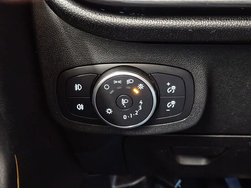 Fahrzeugabbildung Fiesta orline CarPlay ACC Bild 31 von 35