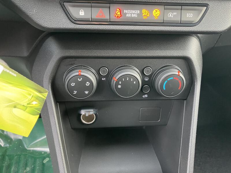 Fahrzeugabbildung Jogger Expression TCe 110 7-Sitzer Bild 10 von 10