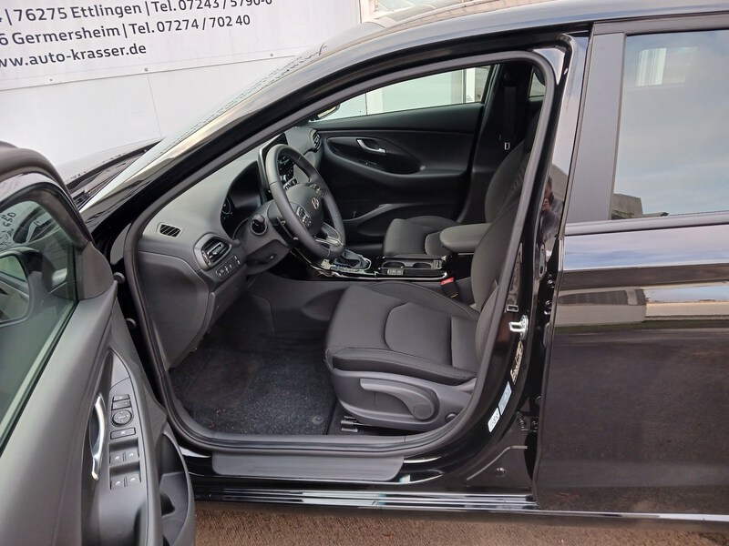 Fahrzeugabbildung i30 Advantage 48V-Mild-Hybrid 2WD DCT Bild 12 von 30