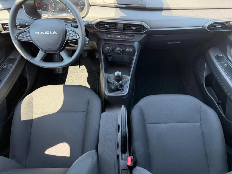 Fahrzeugabbildung Sandero Essential SCe 65 Bild 5 von 11