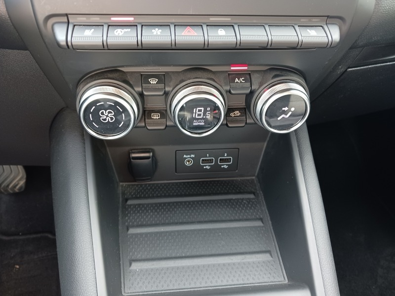 Fahrzeugabbildung Captur Intens TCe 155 EDC Start&Stop *AUTOMATIK* Bild 26 von 30