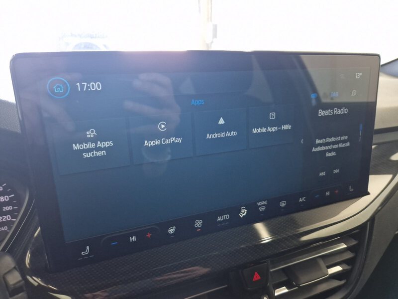 Fahrzeugabbildung Focus 1.0 EcoBoost ST-Line Turnier SYNC4 Bild 21 von 25