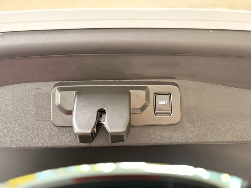 Fahrzeugabbildung Austral Techno Full Hybrid 200 PS Bild 25 von 50