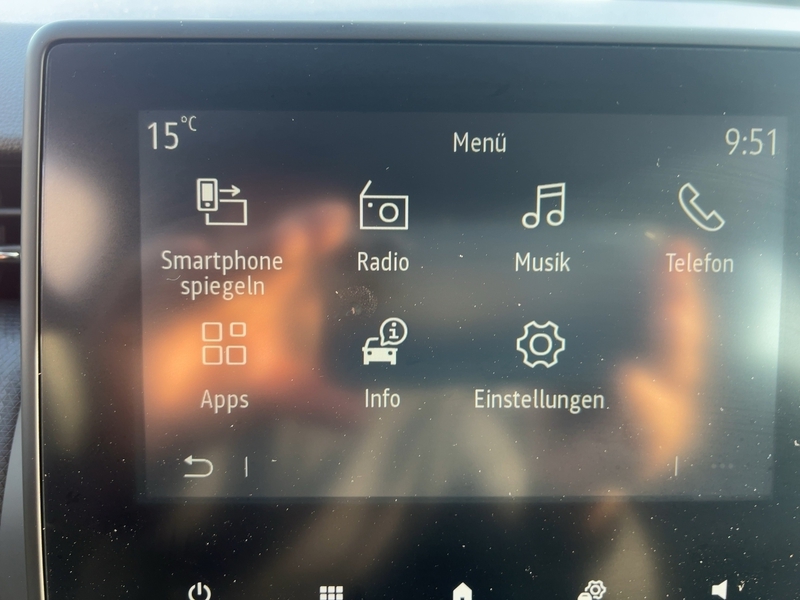 Fahrzeugabbildung Clio Apple CarPlay SHZ PDC KLIMA Bild 13 von 25