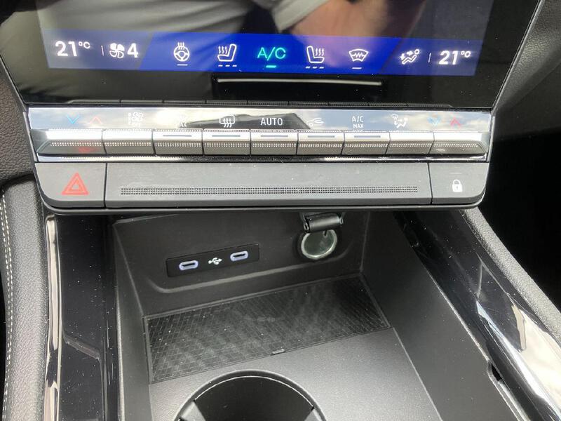 Fahrzeugabbildung Espace Full Hybrid E-Tech 200 Techno Bild 16 von 19