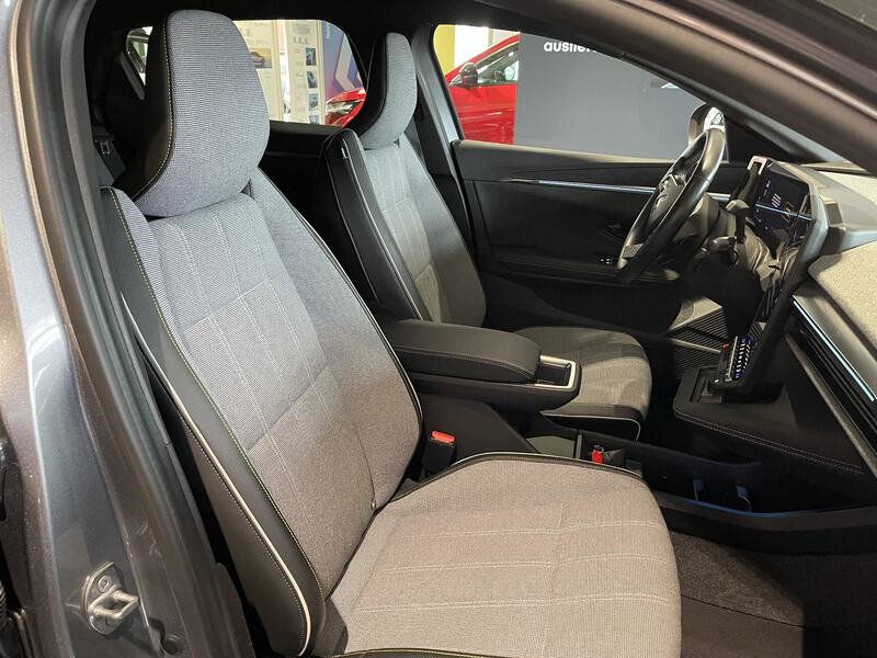 Fahrzeugabbildung Megane E-TECH Techno EV60 220 PS Optimum Charge  Bild 14 von 50