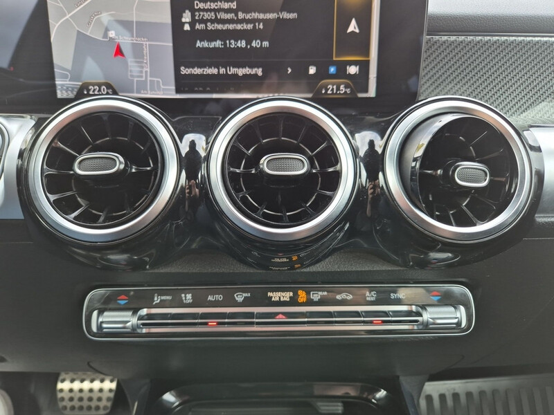 Mercedes-Benz GLB 220